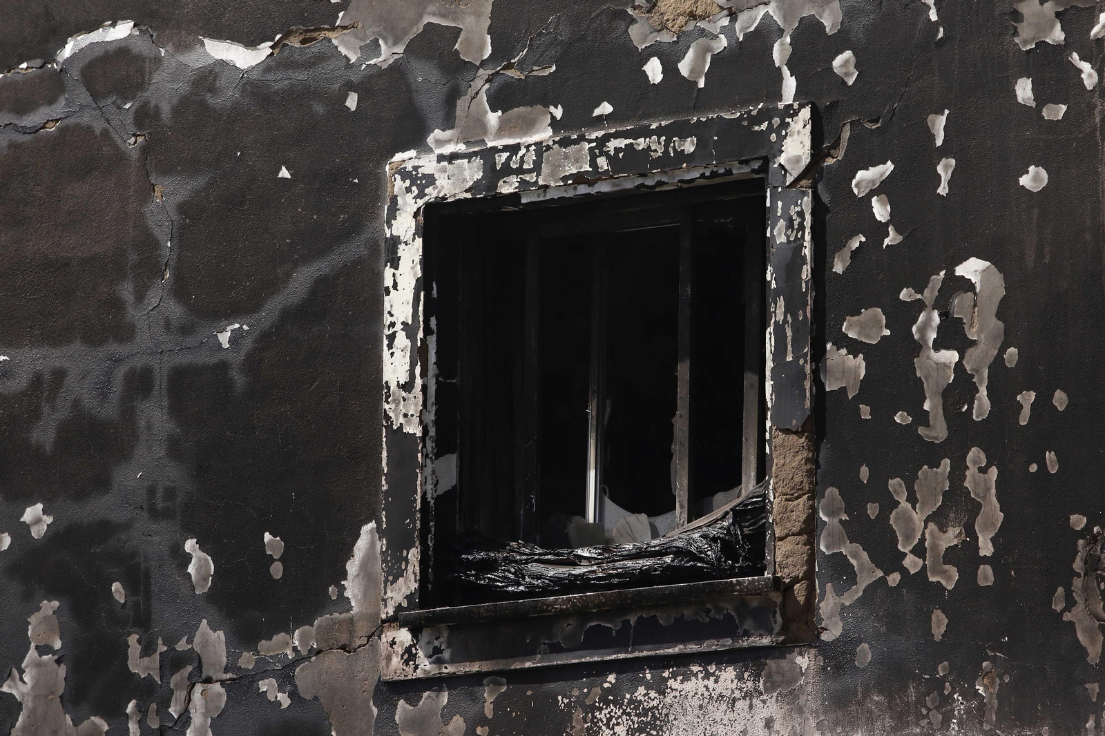 Incendio de un edificio de 18 viviendas en Ronda, en fotos