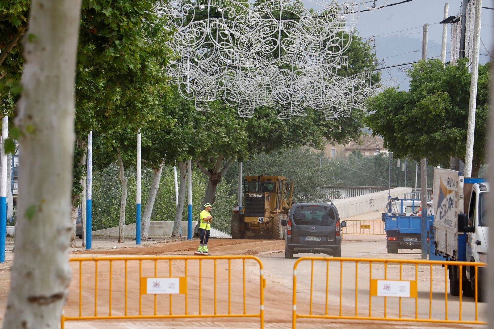 El inicio del montaje de la Feria de Córdoba en El Arenal, en imágenes