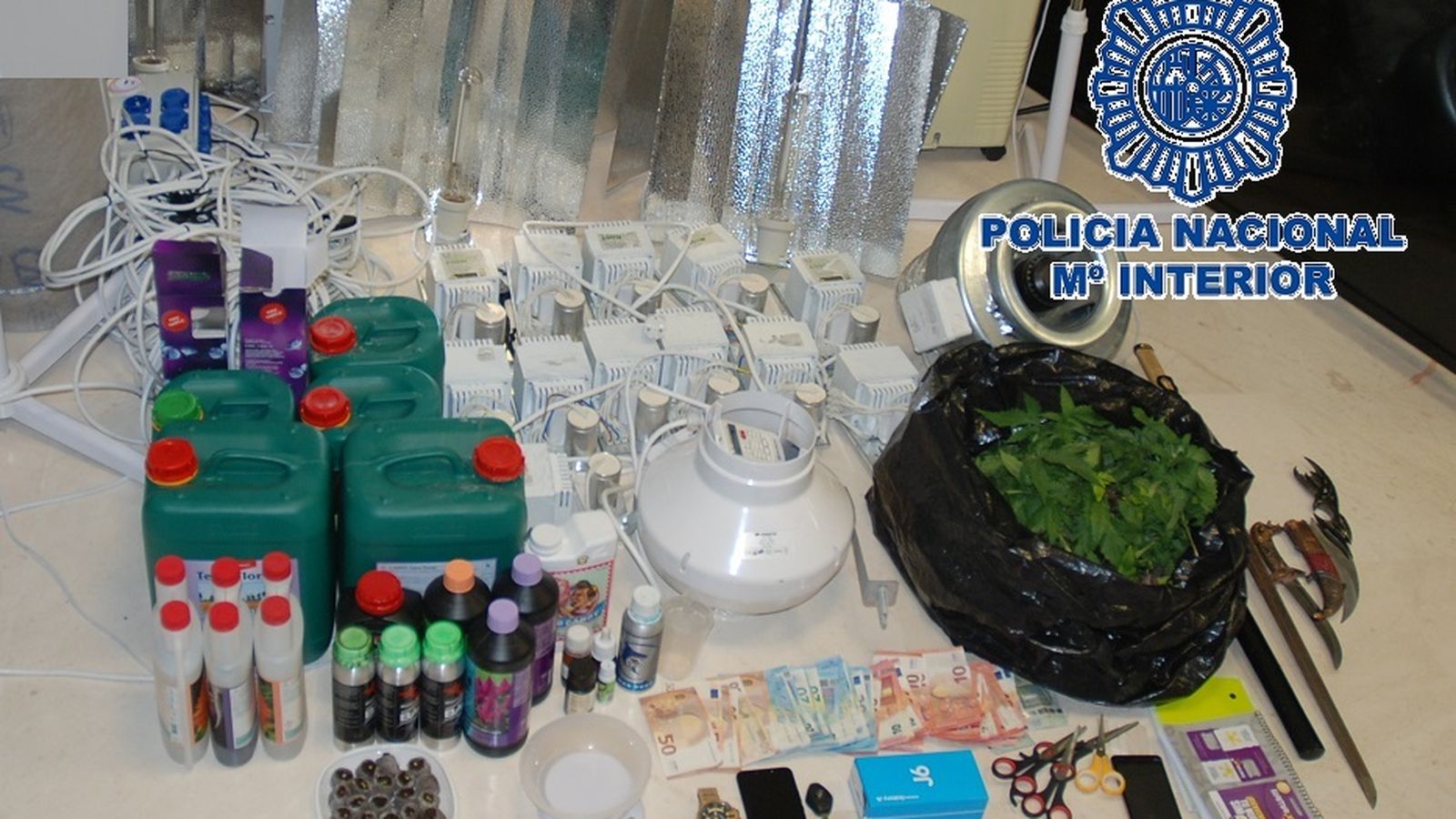 Material incautado en una operación contra el tráfico de droga en Archidona.