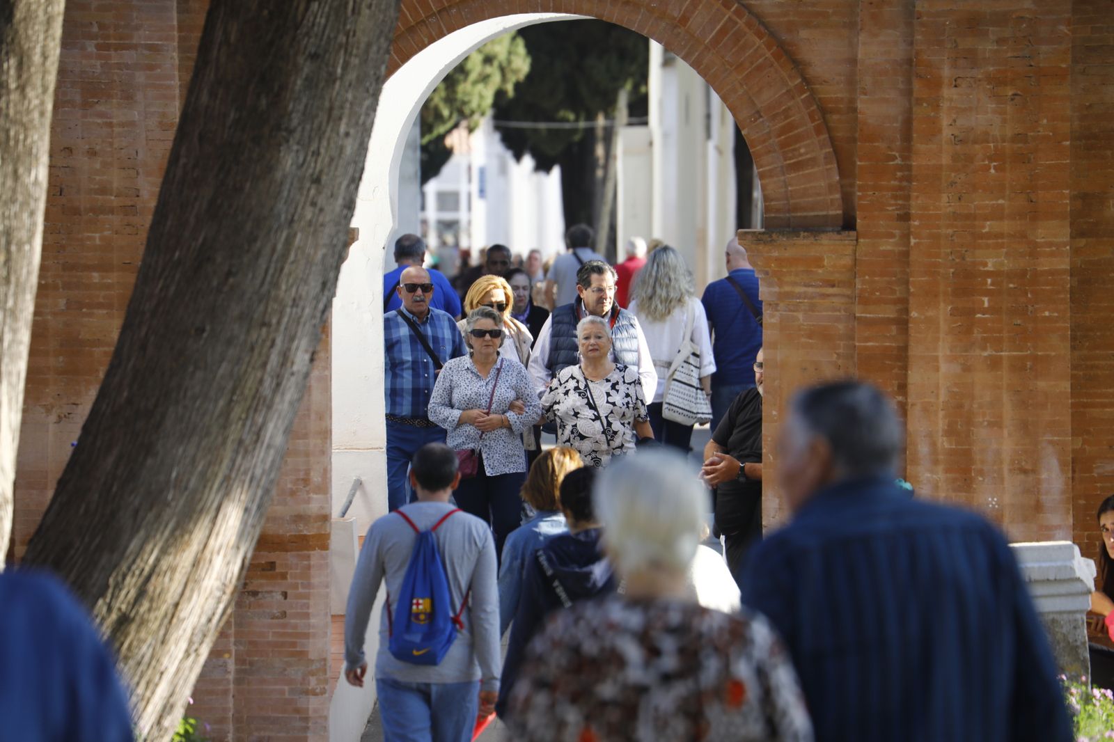 Las imágenes del día de Los Santos en los cementerios de Córdoba