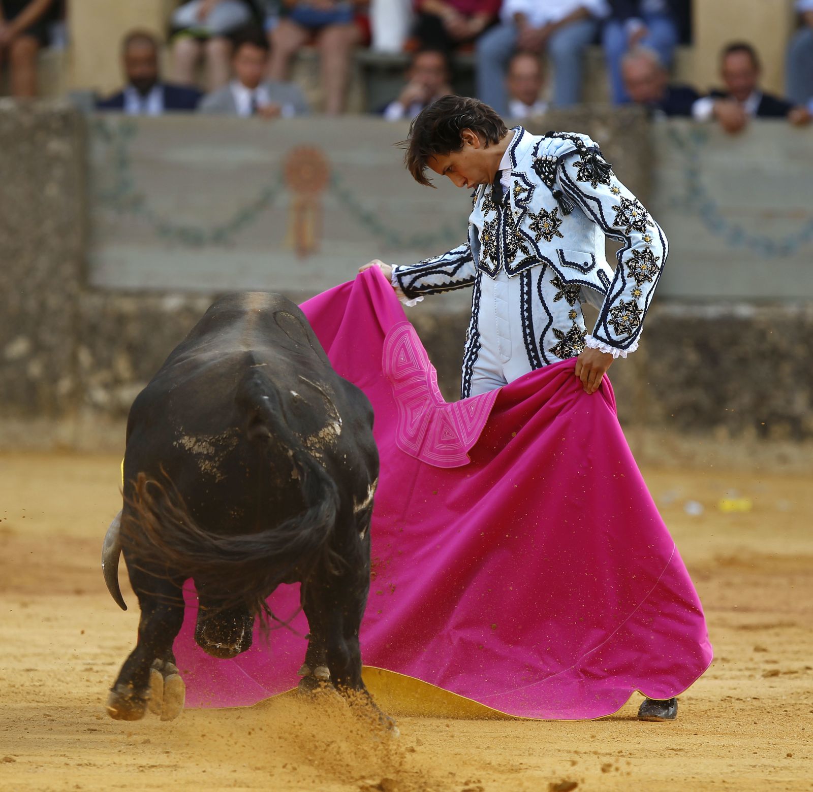 El arrojo de Roca Rey triunfa en  Ronda