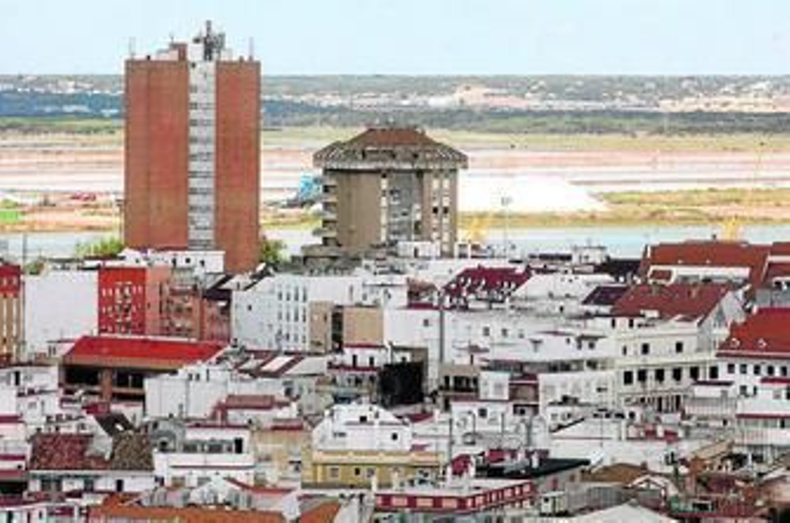 Vista general del parque de viviendas en la zona centro de la capital onubense.