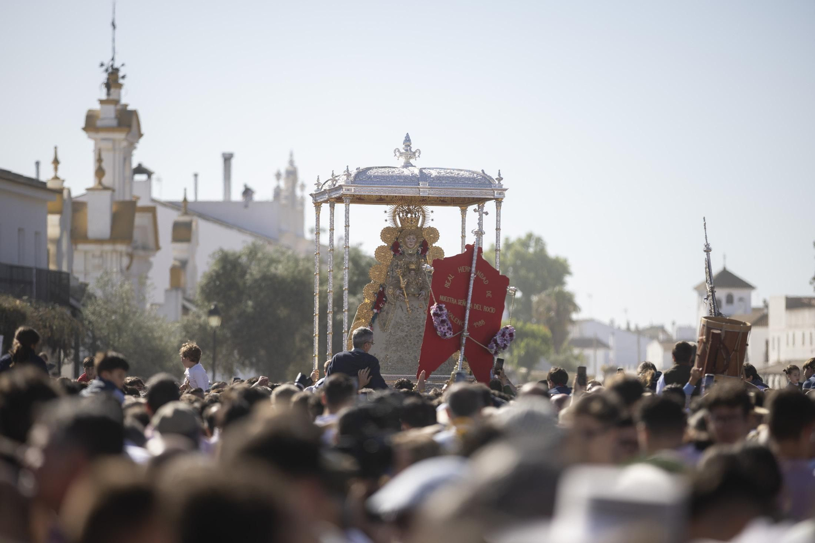 Las mejores imágenes de la procesión de la Virgen del Rocío en la aldea