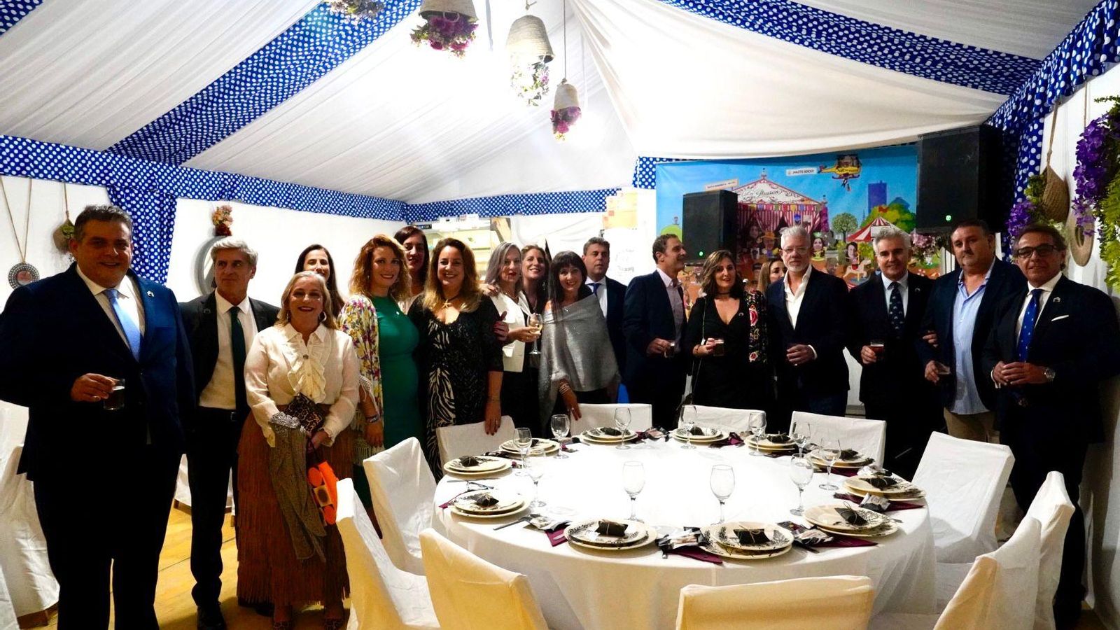 Antes de la cena, en una de las casetas.