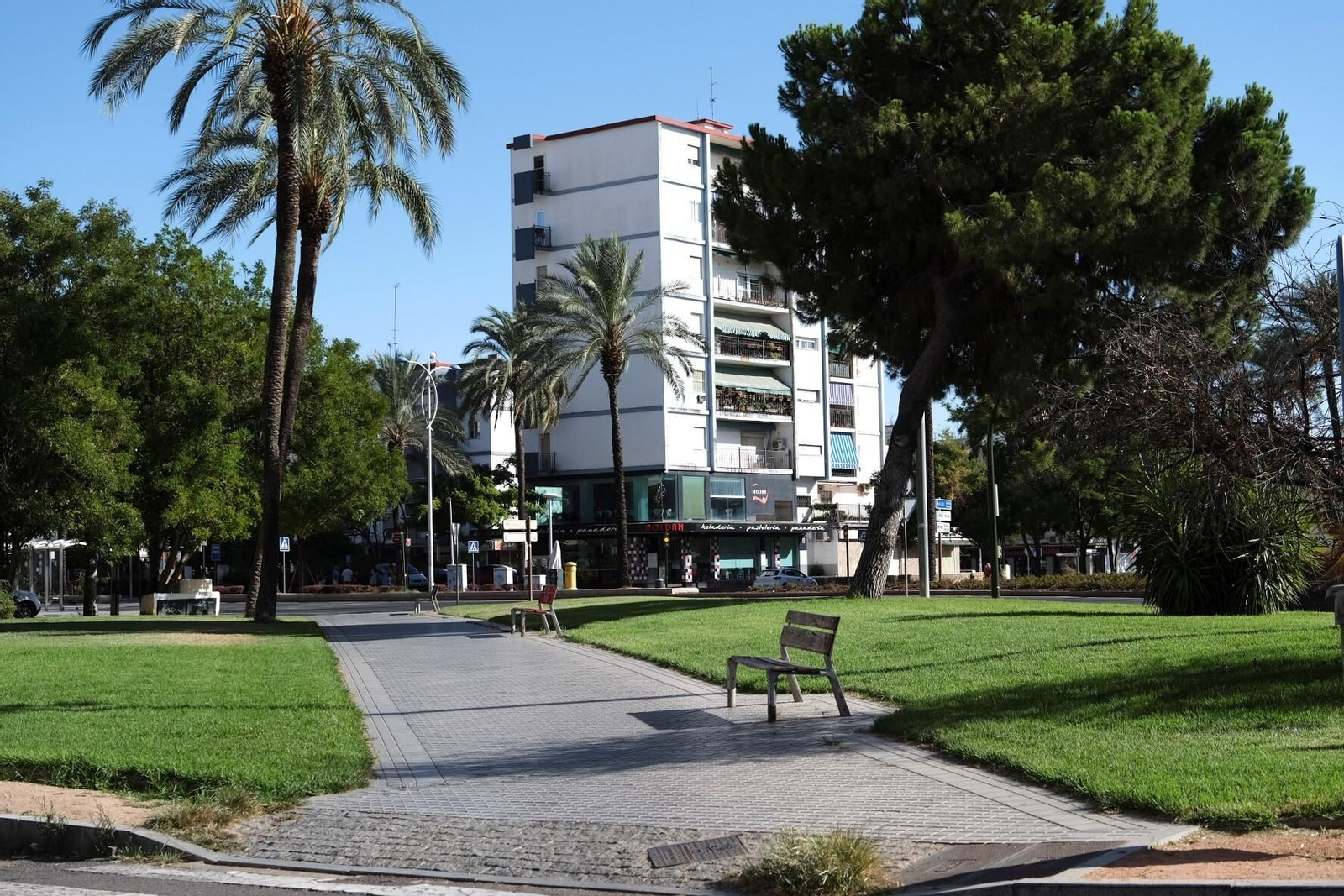 Un paseo en fotografías por la Córdoba desierta de agosto