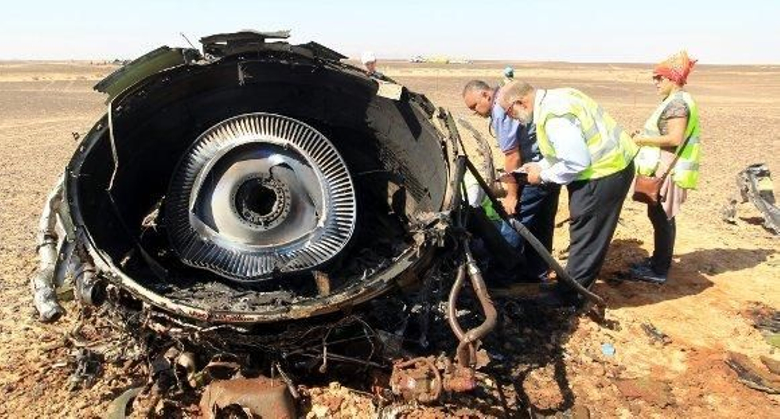 La aerolínea rusa asegura que el avión sólo pudo desintegrarse en el aire "por un factor externo"