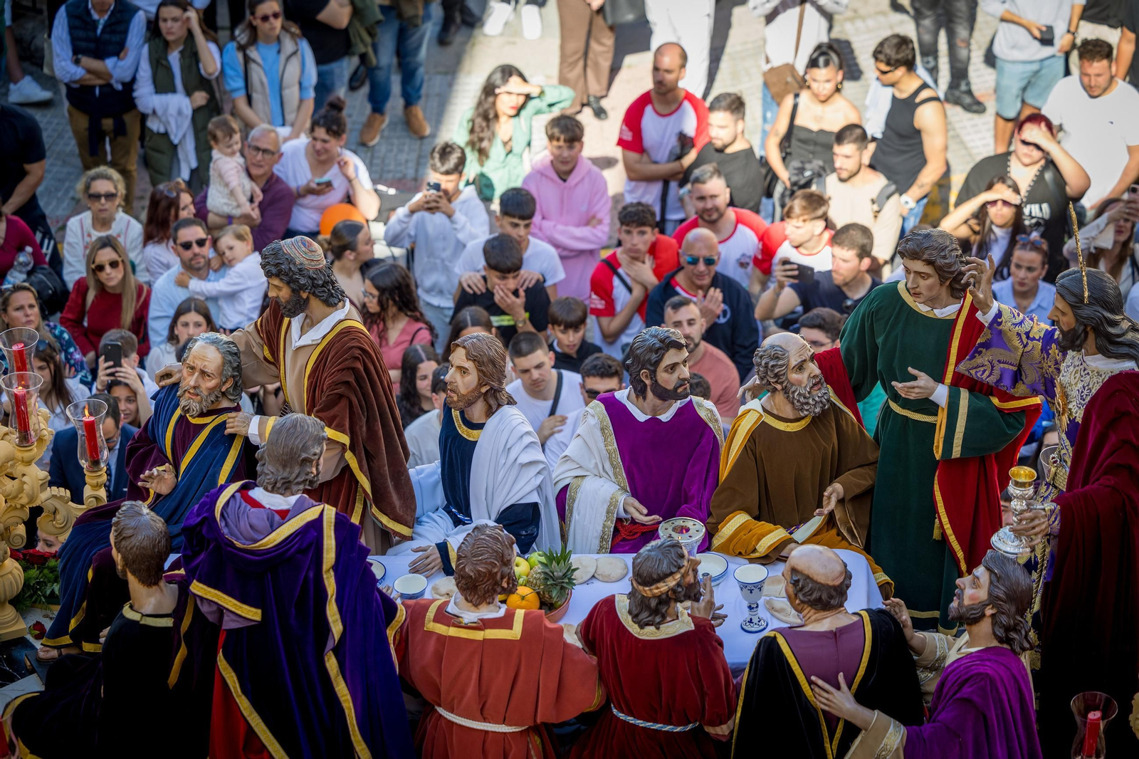 Imágenes de la salida de la Sagrada Cena en la Semana Santa de Cádiz 2025
