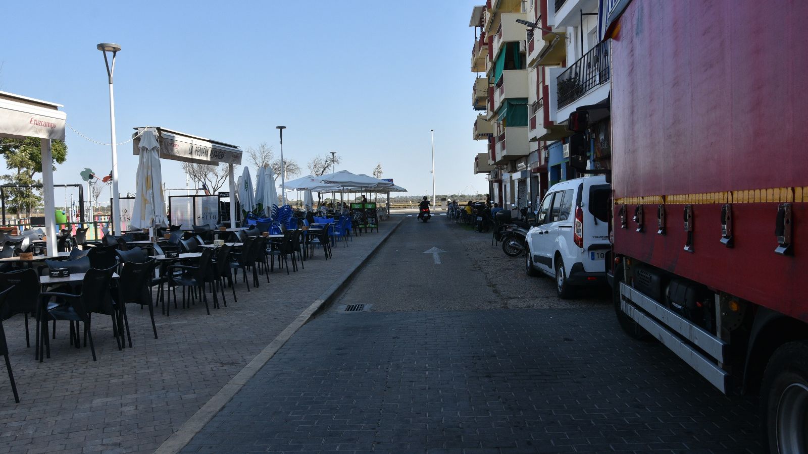 Entorno de la Plaza 26 de abril de la localidad costera.