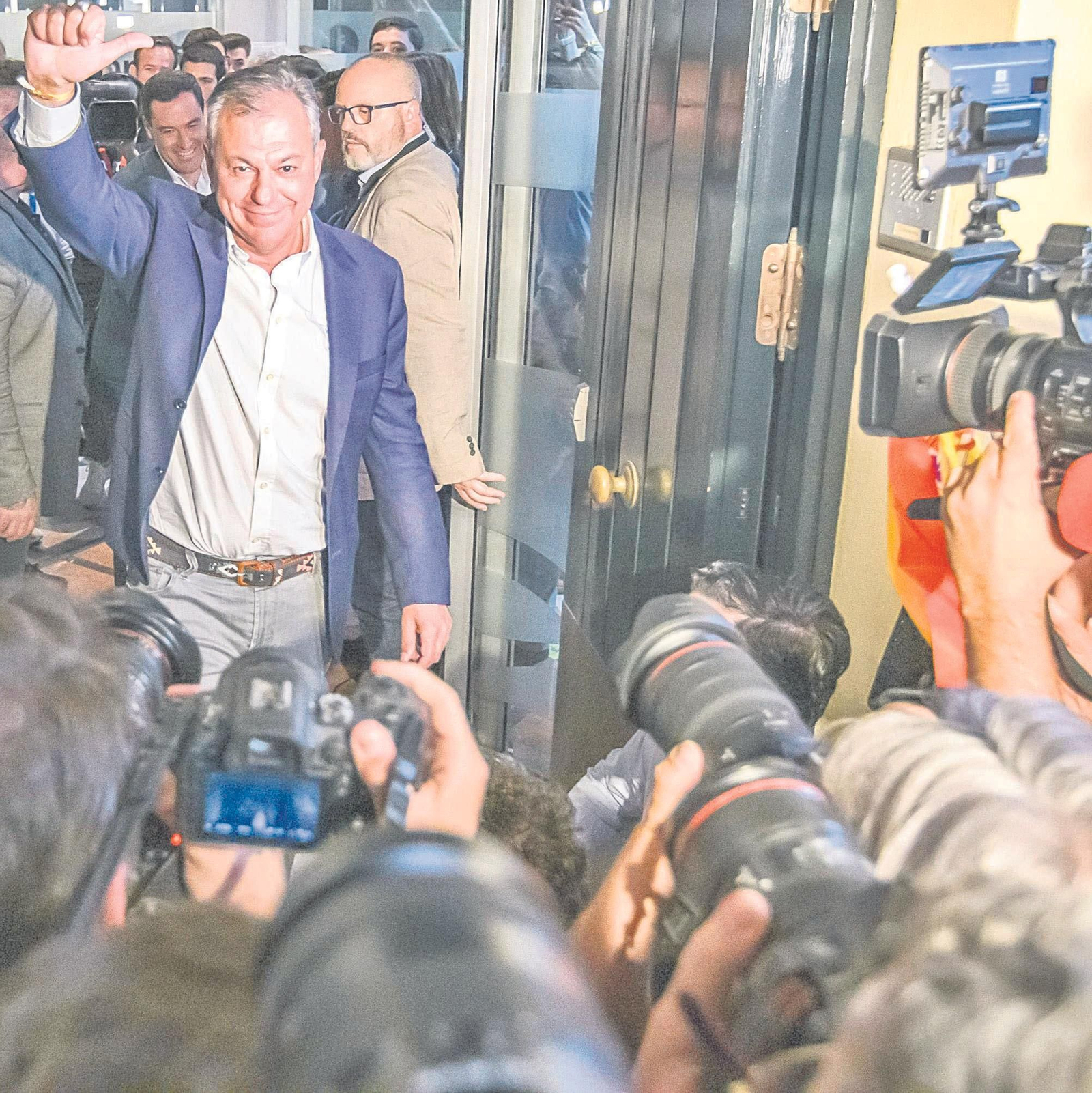 José Luis Sanz celebra su triunfo en las elecciones municipales de Sevilla 2023