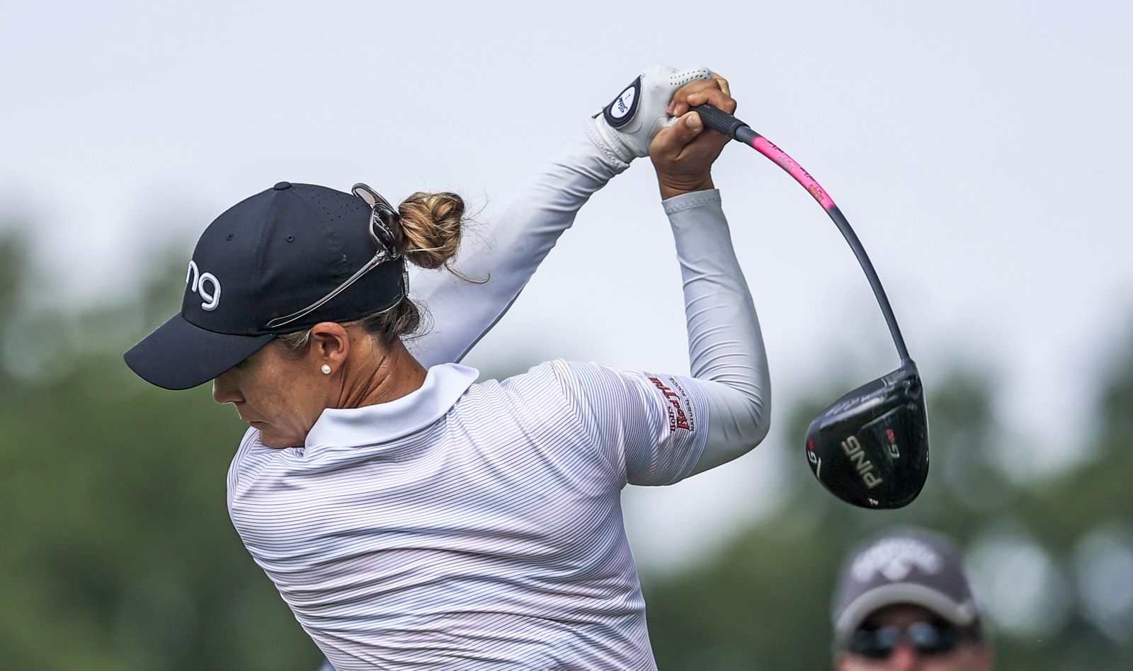 Azahara Muñoz golpea con el drive.