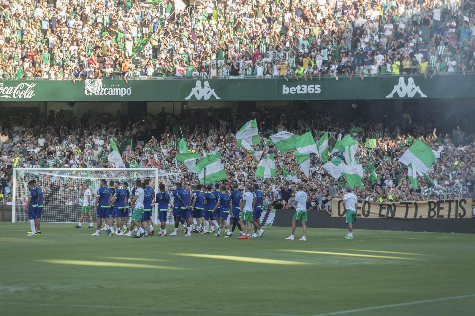 La plantilla se prepara para entrenarse ante un Gol Sur repleto de aficionados.