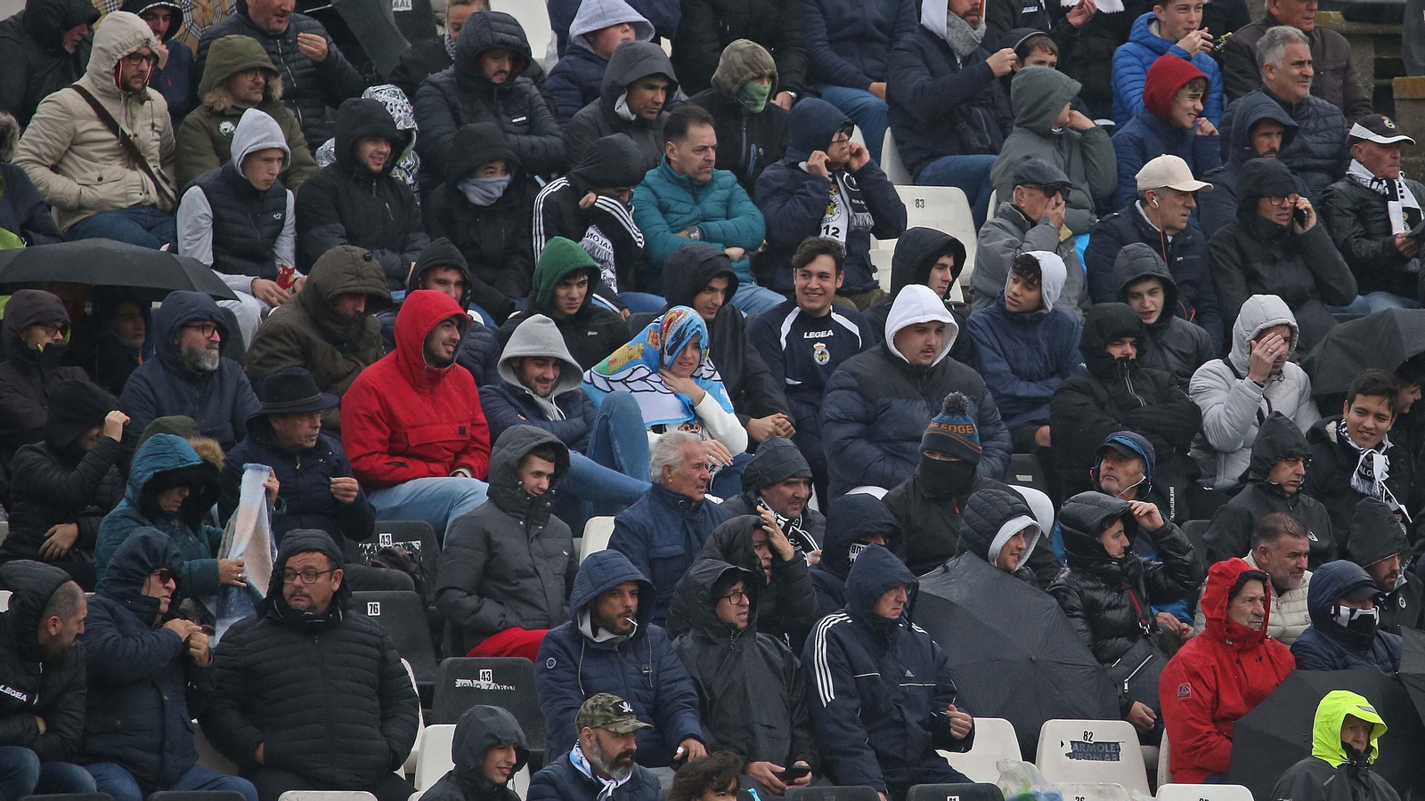 Fotos de la afición en el estadio municipal de La Línea