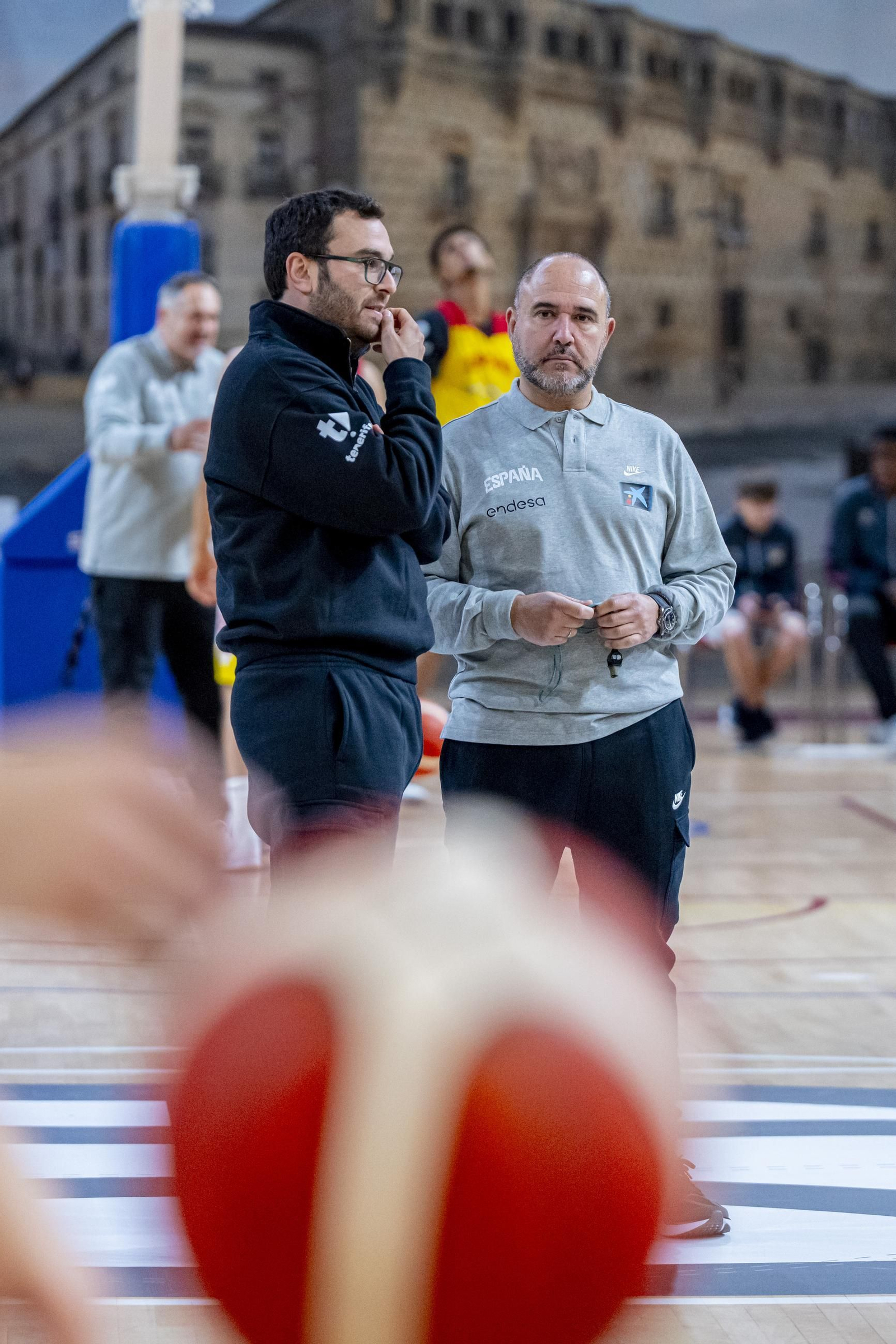 Alberto Díaz, Francis Alonso y Paco Aurioles, en la primera España de Chus Mateo