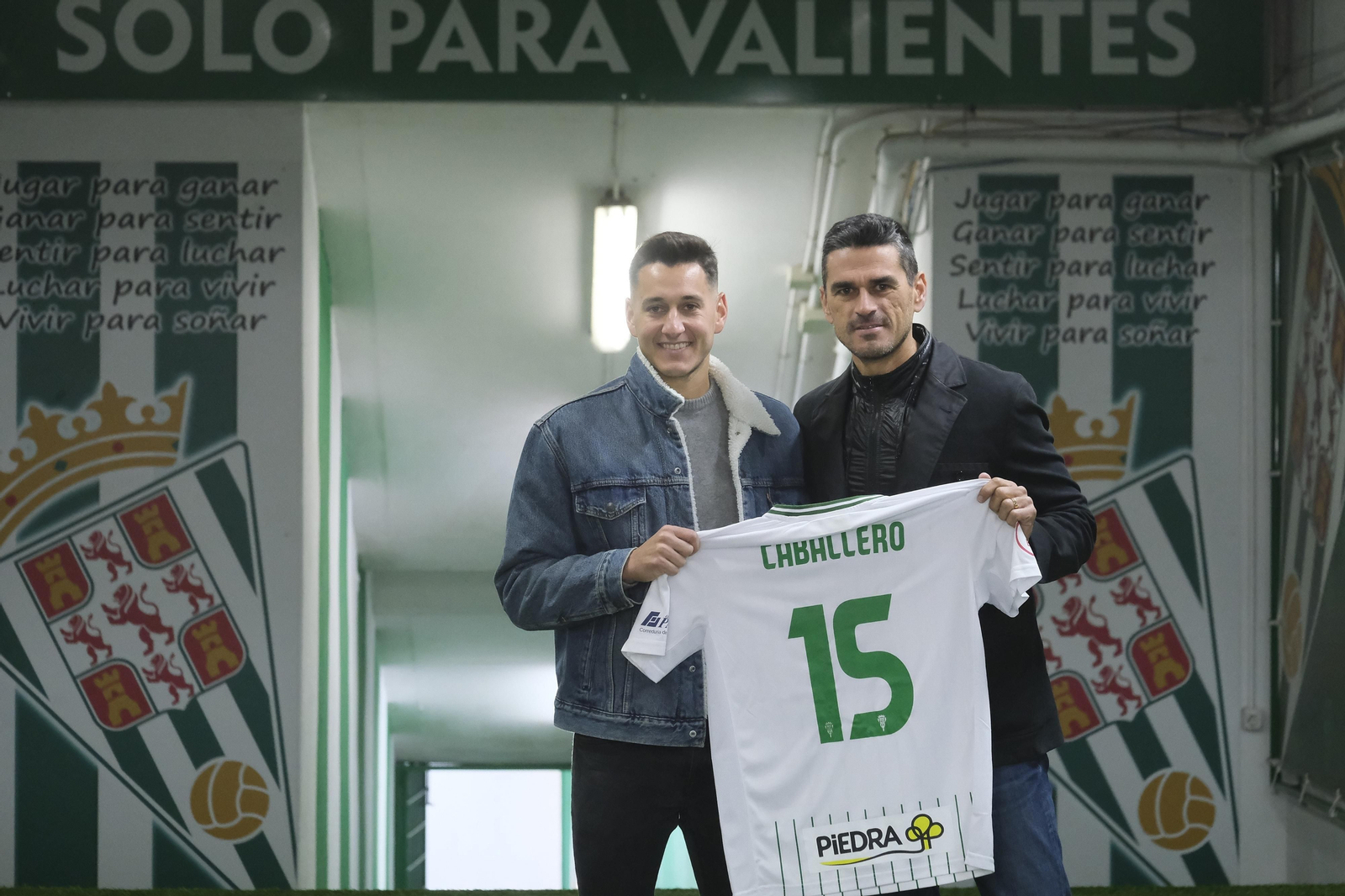 La presentación de Antonio Caballero como jugador del Córdoba CF, en imágenes