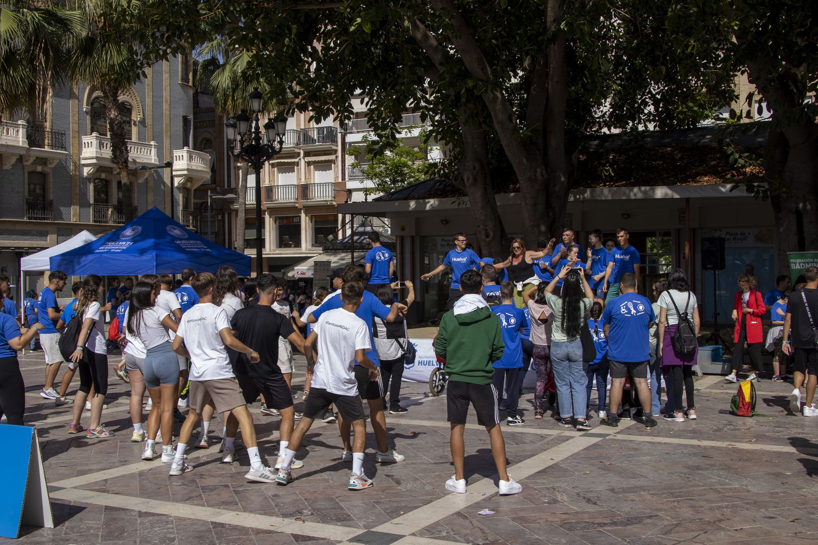 Imágenes del II Día del Bádminton inclusivo en la Plaza de las Monjas.