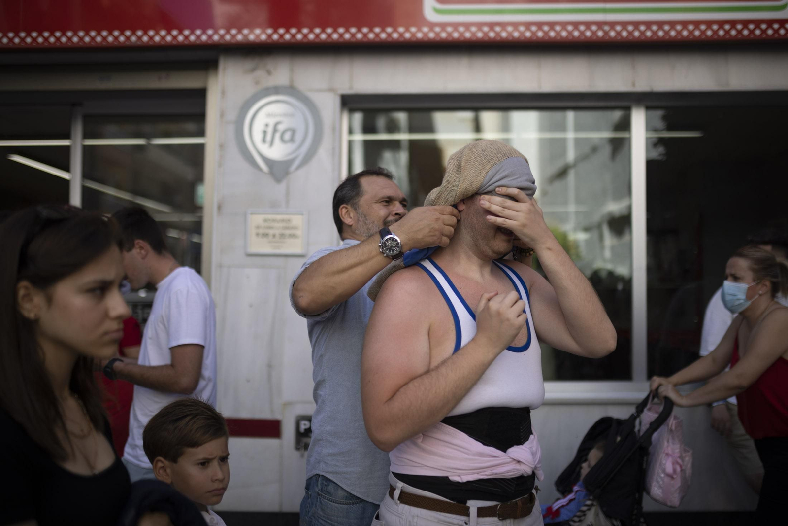 Imágenes de la salida extraordinaria de La Borriquita por las calles de Huelva
