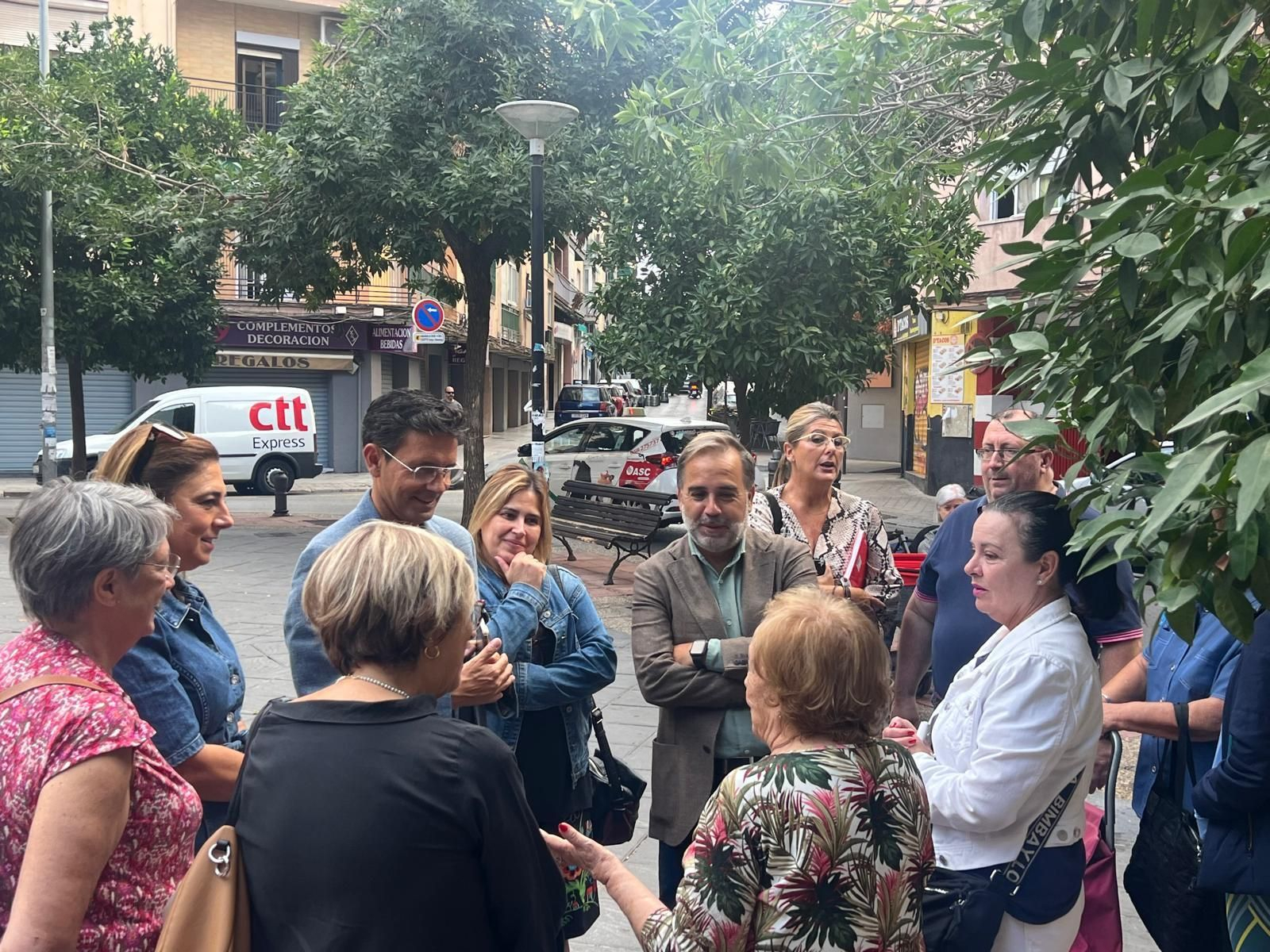Visita del PSOE al barrio de Doctores.