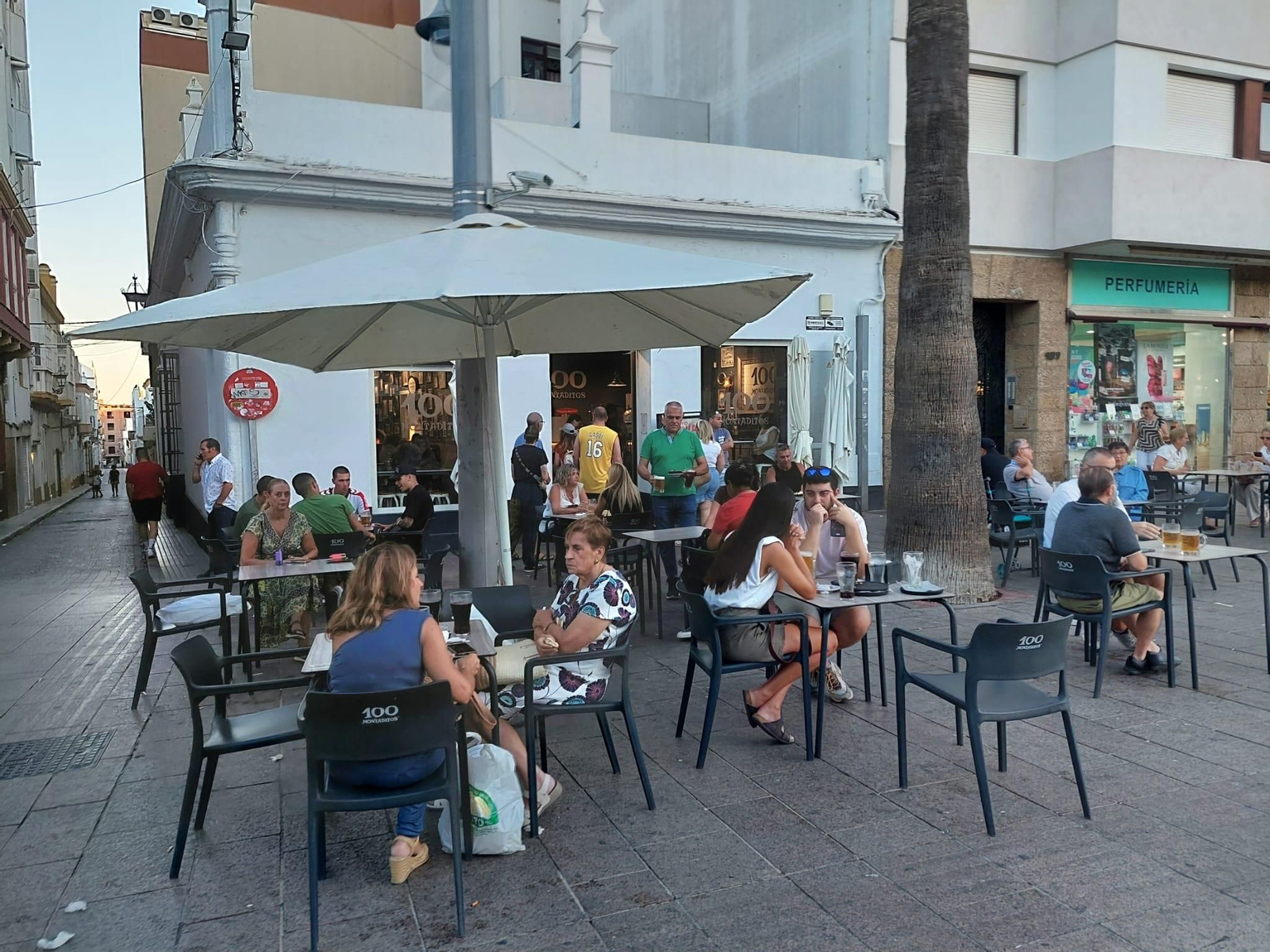 Una de las terrazas de la calle Real.