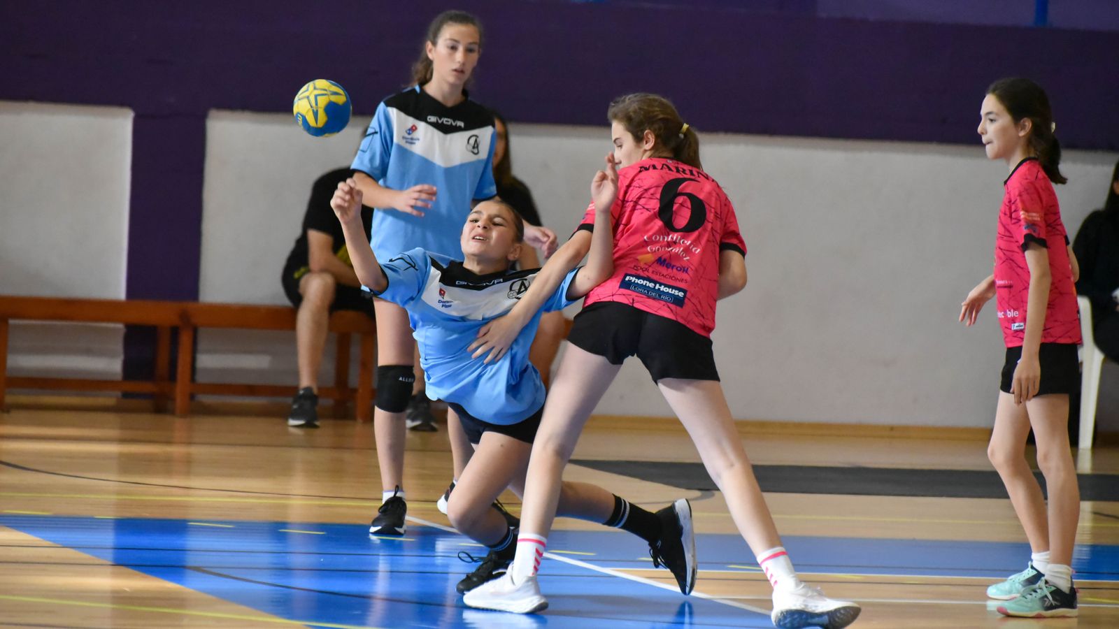 Las fotos de la segunda jornada del Cadeba de balonmano alevín de La Línea