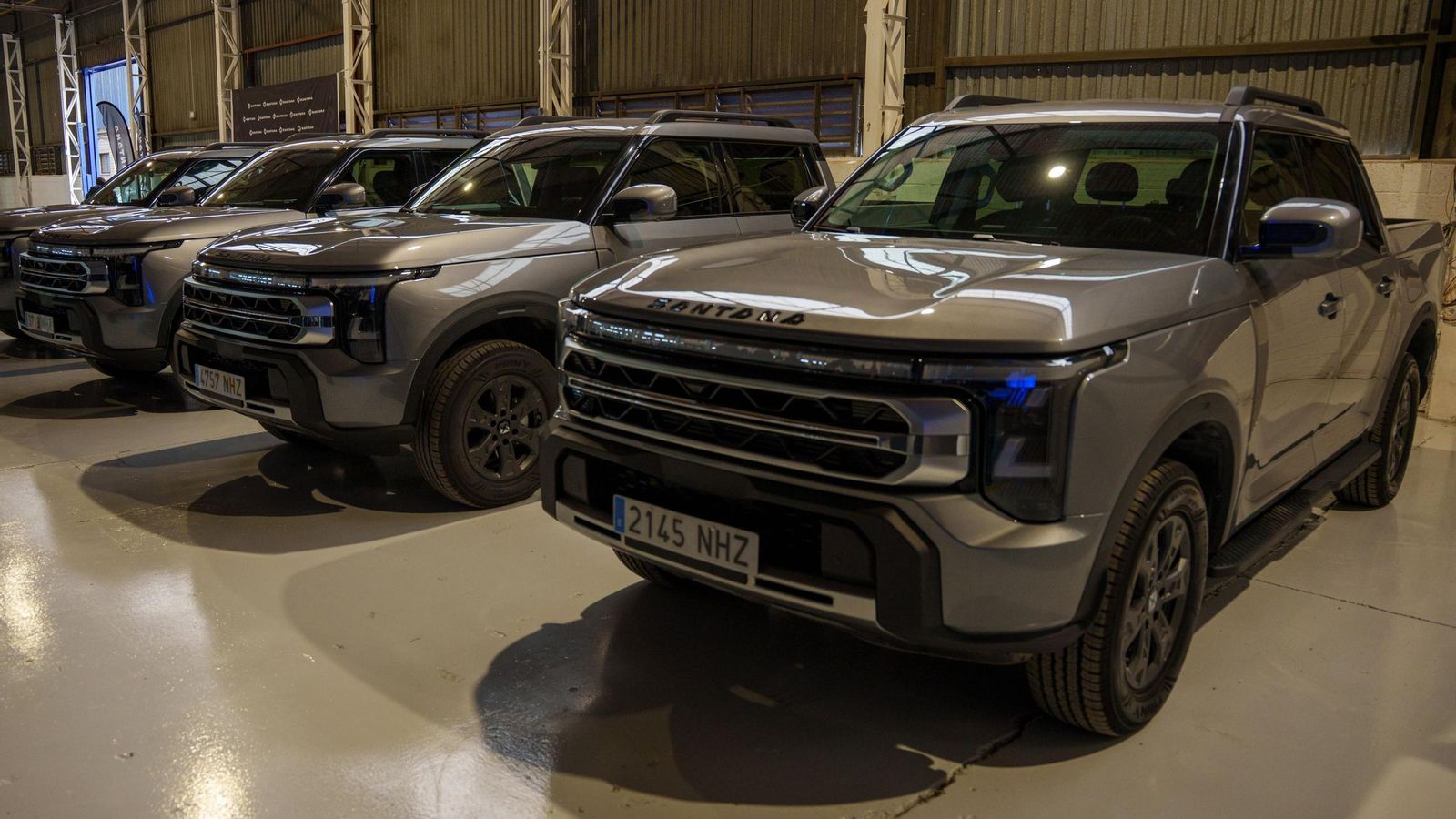 Los primeros Santana 400 matriculados en España son unidades importadas ya ensambladas desde China, pero pronto empezarán a llegar las hechas en Linares al mercado.