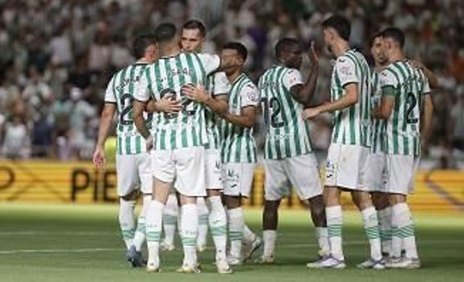 Los jugadores del Córdoba celebran un gol durante un duelo de pretemporada.