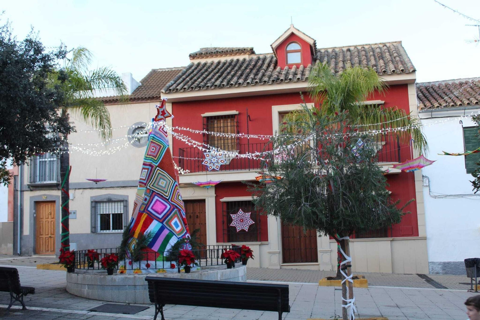 Un paseo en fotografías por la Navidad de Villafranca, el pueblo de Córdoba del reciclaje y la imaginación