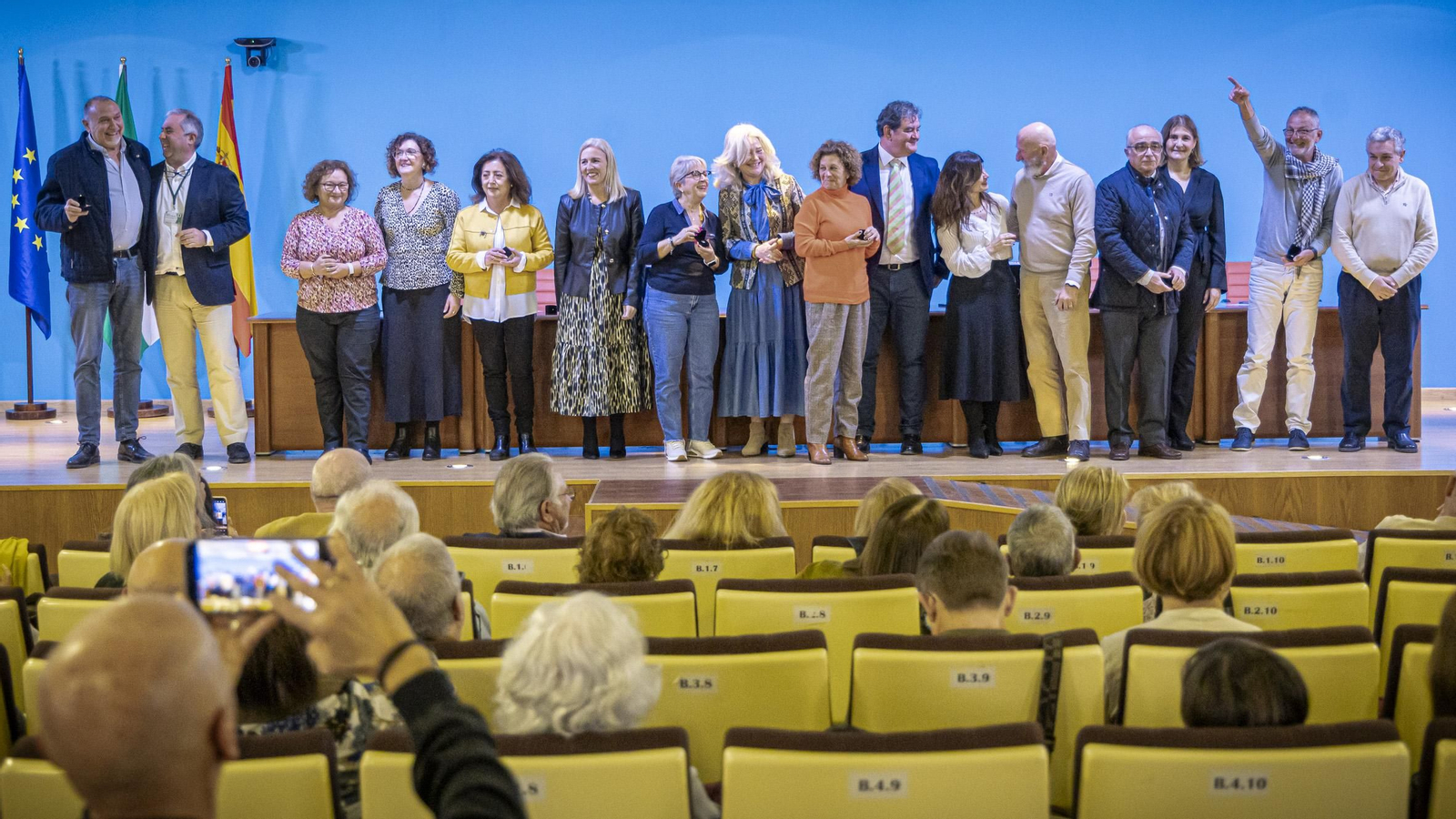 Las imágenes del acto de homenaje al personal sanitario jubilado de los hospitales Puerta del Mar y San Carlos de Cádiz