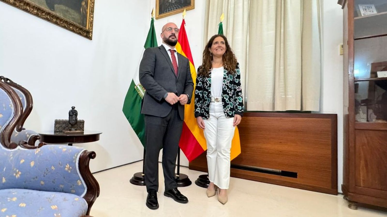 El alcalde y la directora general de Fondos Europeos.