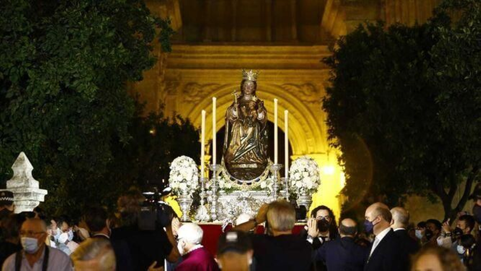 Santa María de la Victoria en el Patio de los Naranjos.