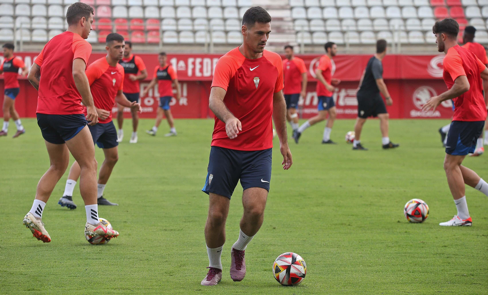 Fotos del entrenamiento del Algeciras CF en el estadio Nuevo Mirador