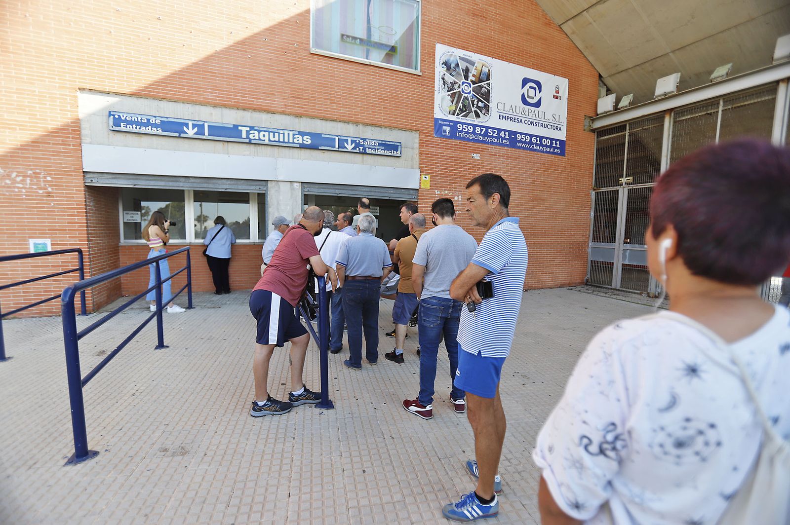 Largas colas en el Nuevo Colombino para las entradas del partido ante el Cacereño