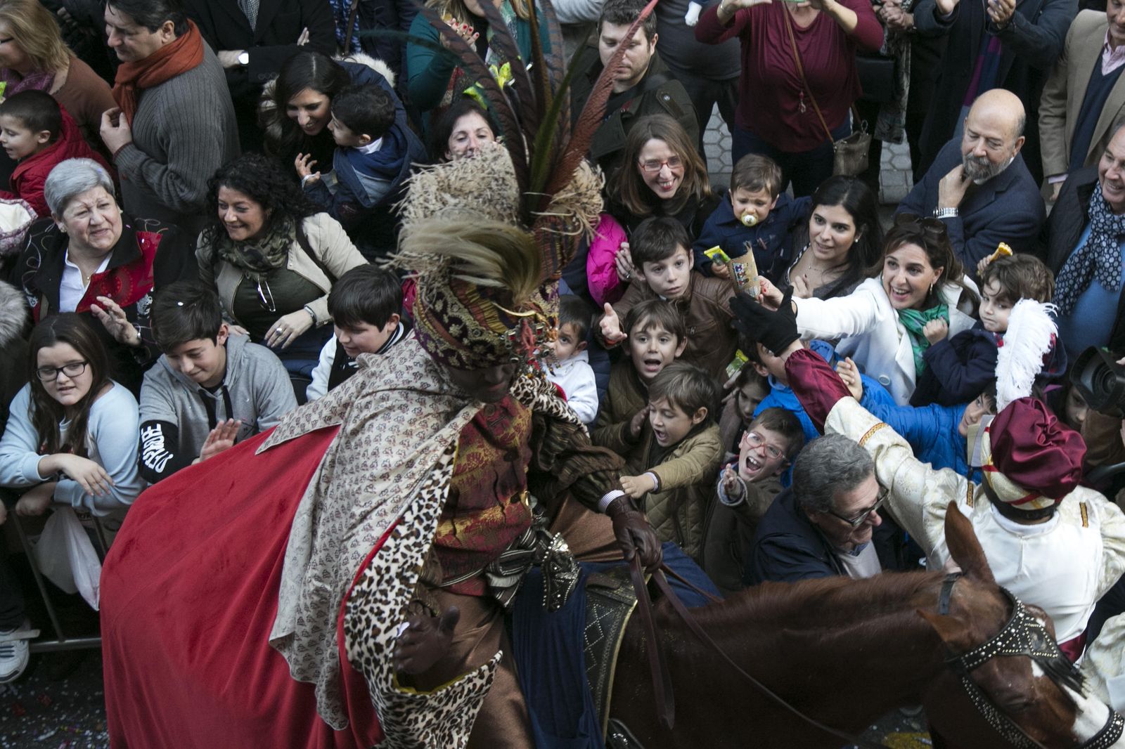 El recorrido del Heraldo Real, en imágenes