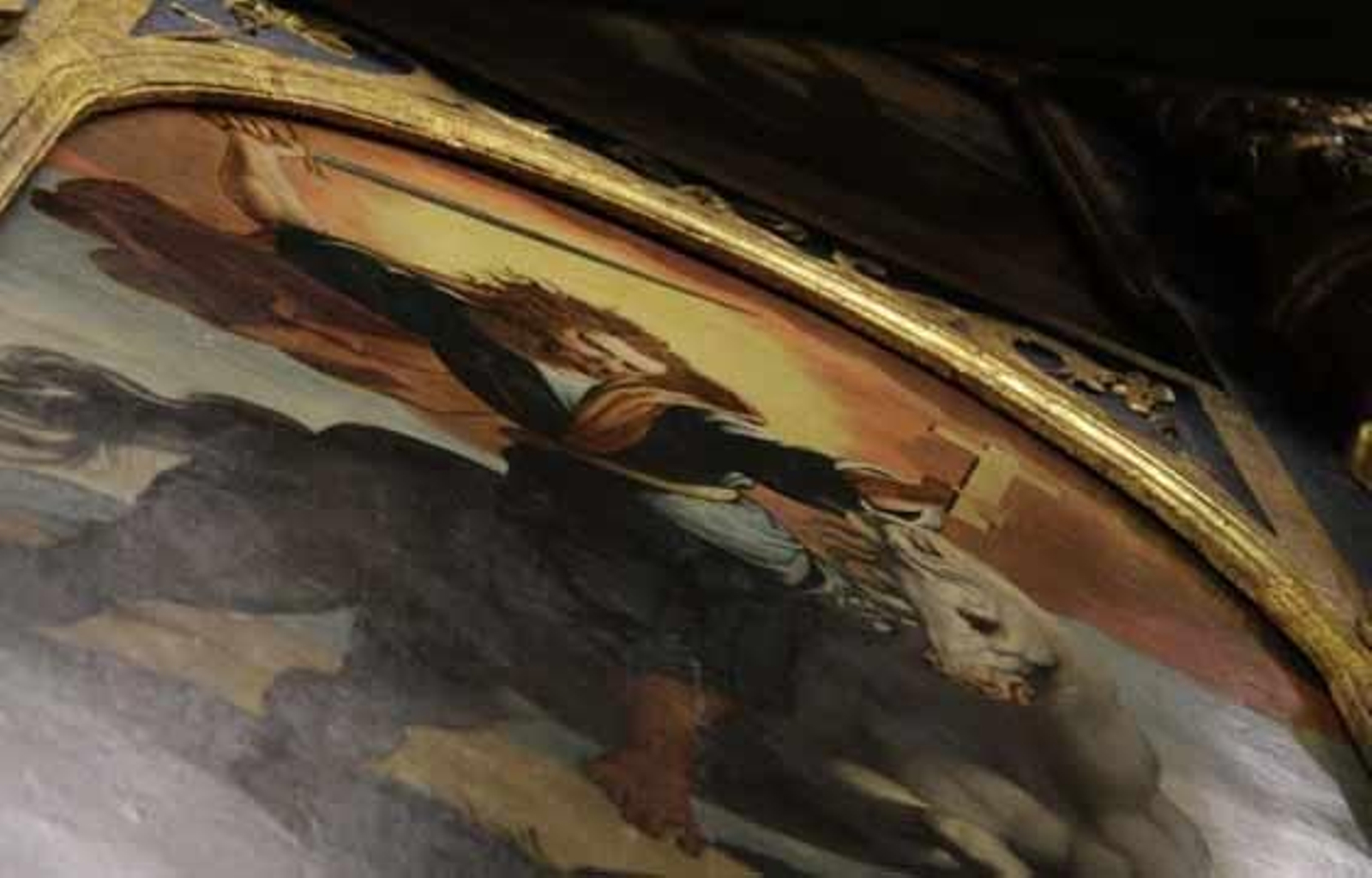 El responsable de Patrimonio del Cabildo Catedral, Francisco Navarro, informa sobre la restauración del retablo del mariscal de la Catedral de Sevilla. Sacristía de la Antigua de la Catedral.

Foto: Victoria Hidalgo