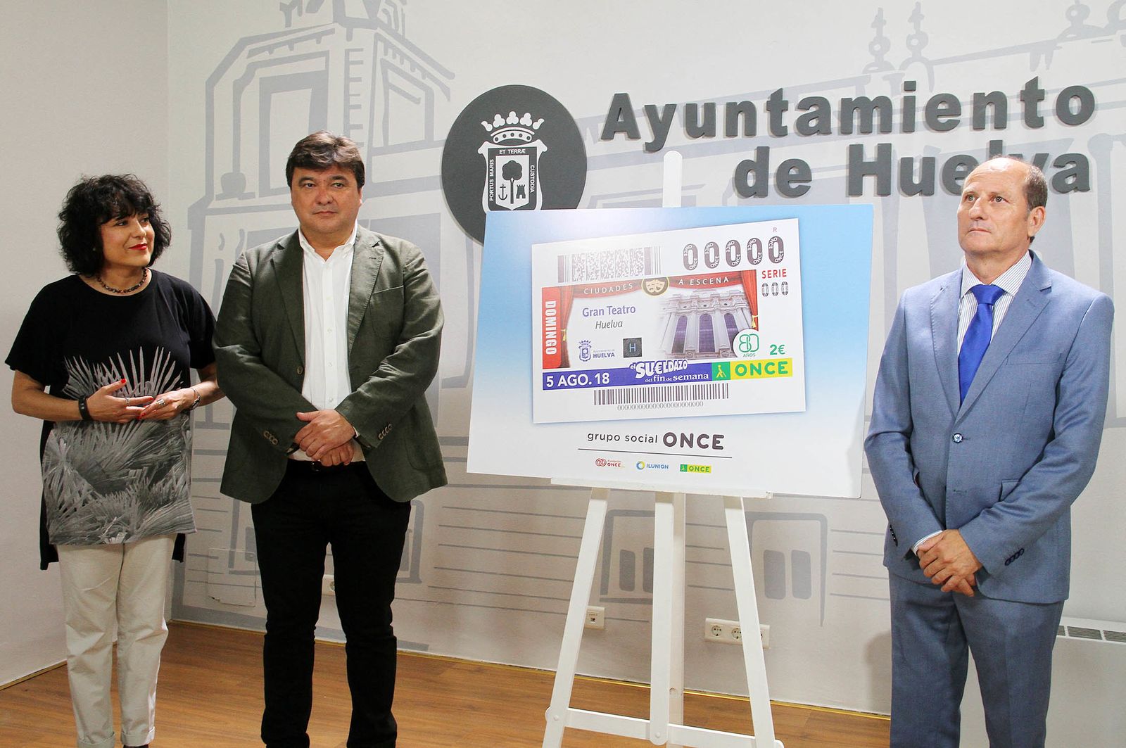 La presentación de la imagen del cupón de la ONCE dedicado al Gran Teatro de Huelva en imágenes
