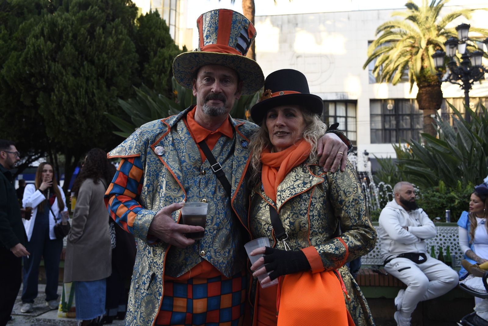 Búscate en las fotos de la fiesta en la calle del sábado en el Carnaval de la Concha Fina de La Línea