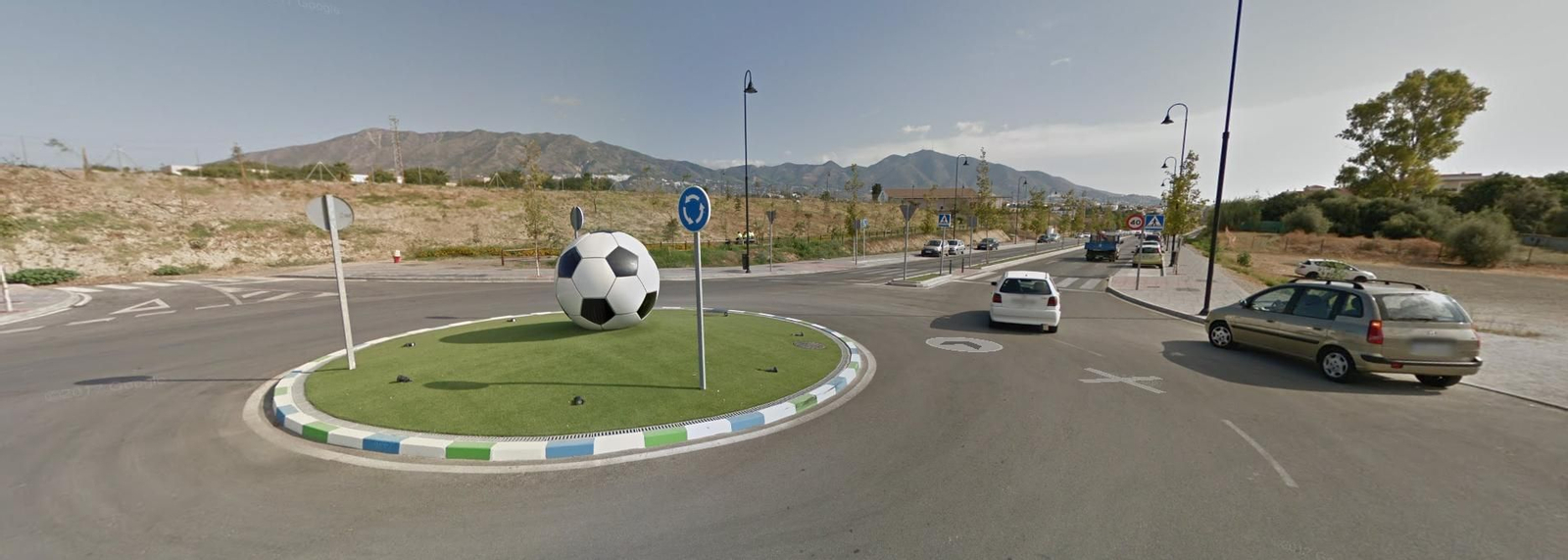Vista general de la avenida María Zambrano, en Mijas.
