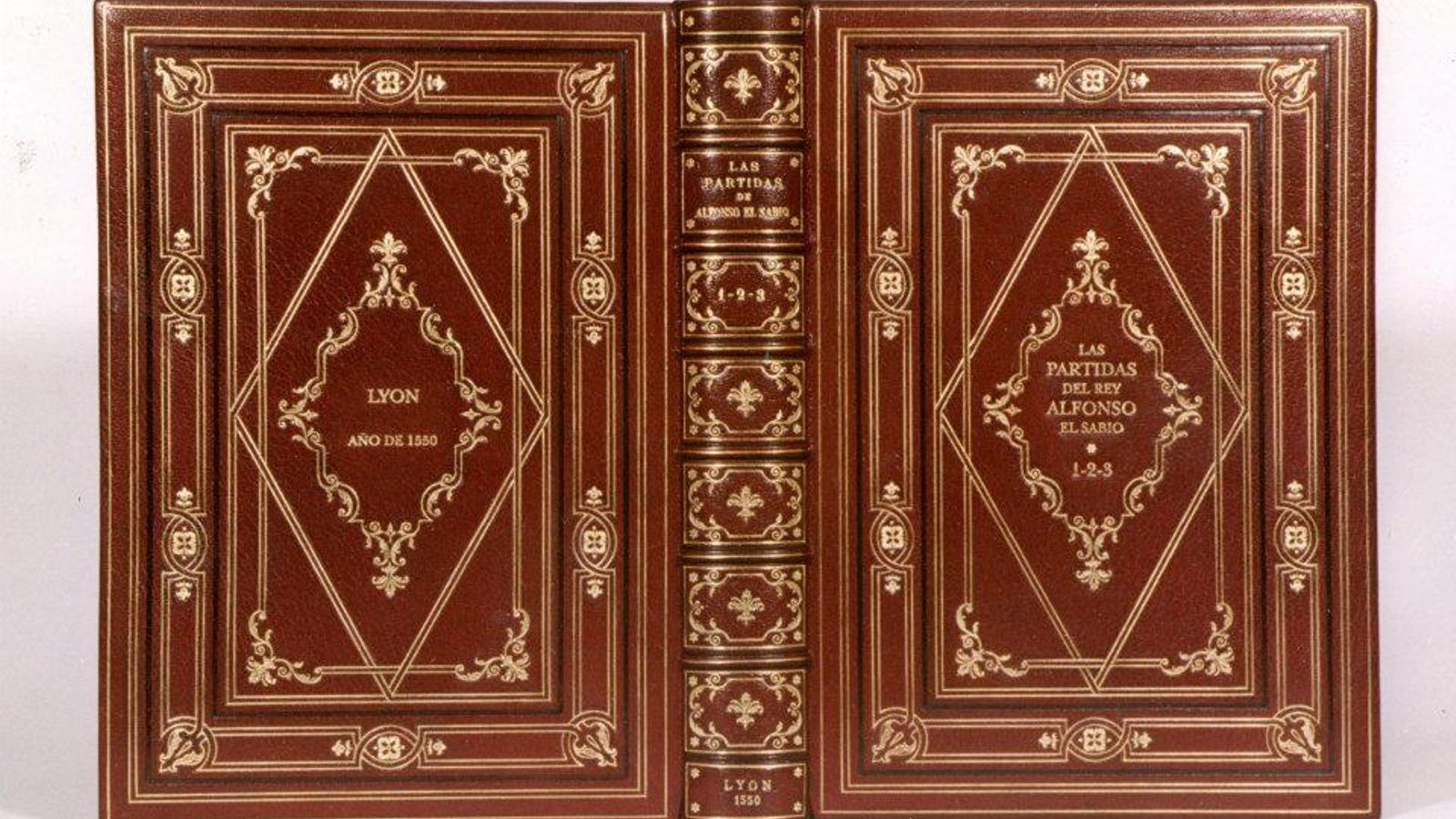 Las ‘Partidas de Alfonso X’, en una encuadernación datada en 1550.