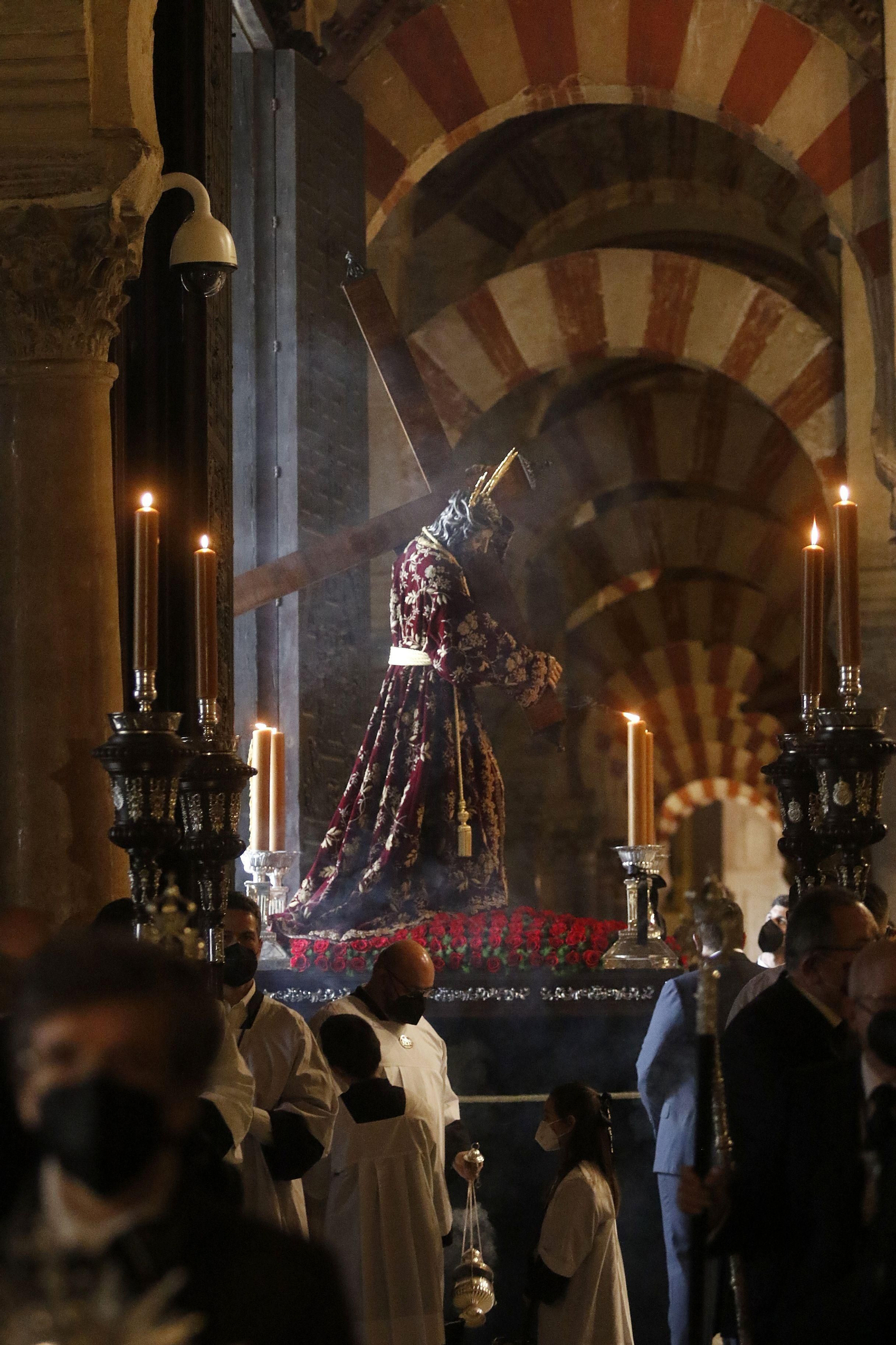 El Vía Crucis de las Cofradías de Córdoba, en imágenes