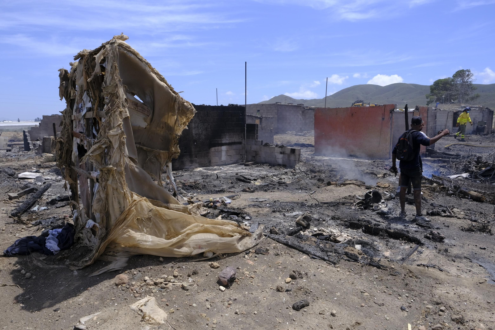 Fotogalería incendio asentamiento de chabolas en Atochares-Níjar (Almería)
