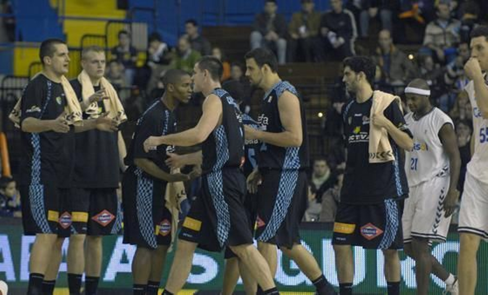 Los jugadores del Estuadiantes tras finalizar el partido.

Foto: Manuel Gómez