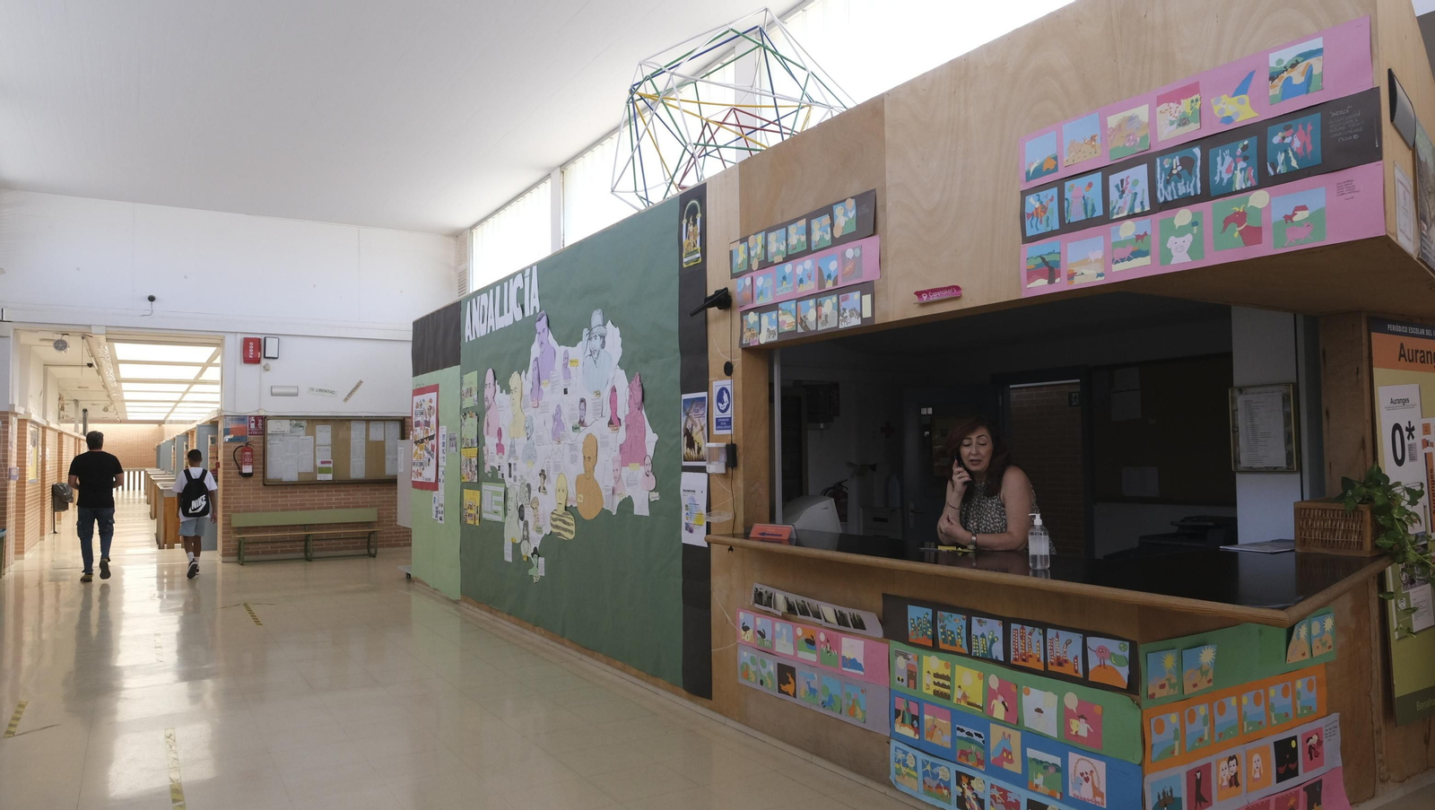Imágenes del comienzo del nuevo curso de Secundaria en el IES Aurantia de Benahadux