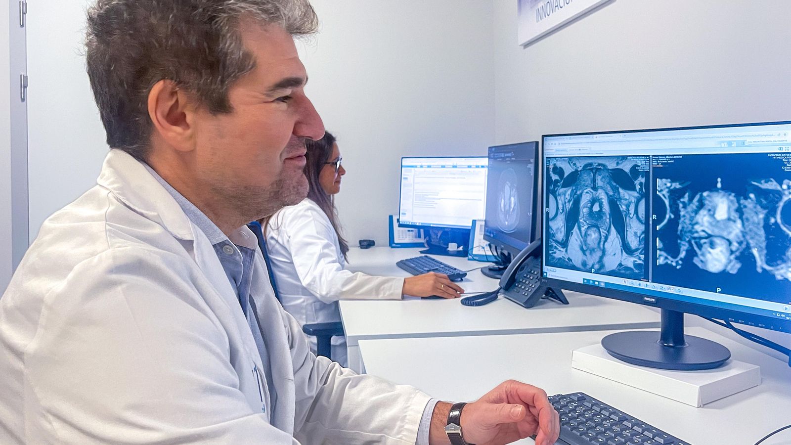 Las muestras de las biopsias de próstata son analizadas por el servicio de Anatomía Patológica Digital del centro