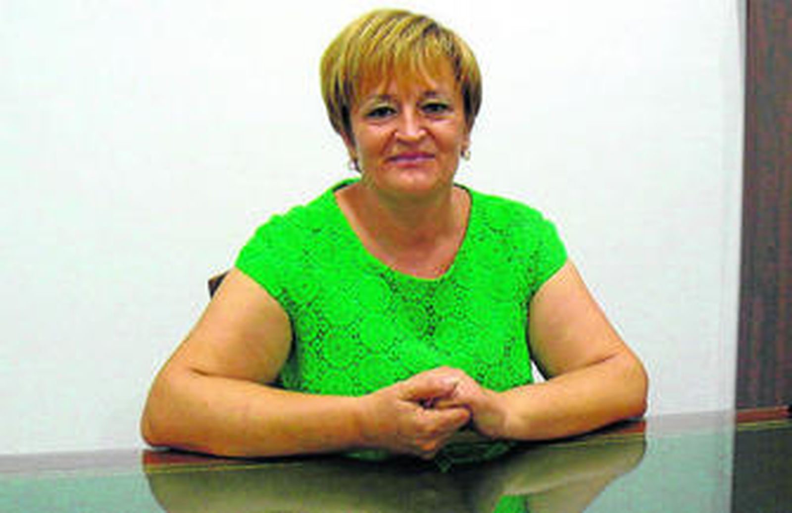 Virtudes Pérez, alcaldesa de Las Tres Villas, en el despacho de la sede consistorial.