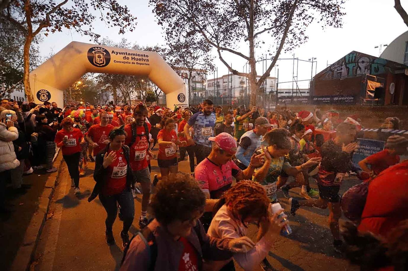 Imágenes de la carrera de San Silvestre en Huelva