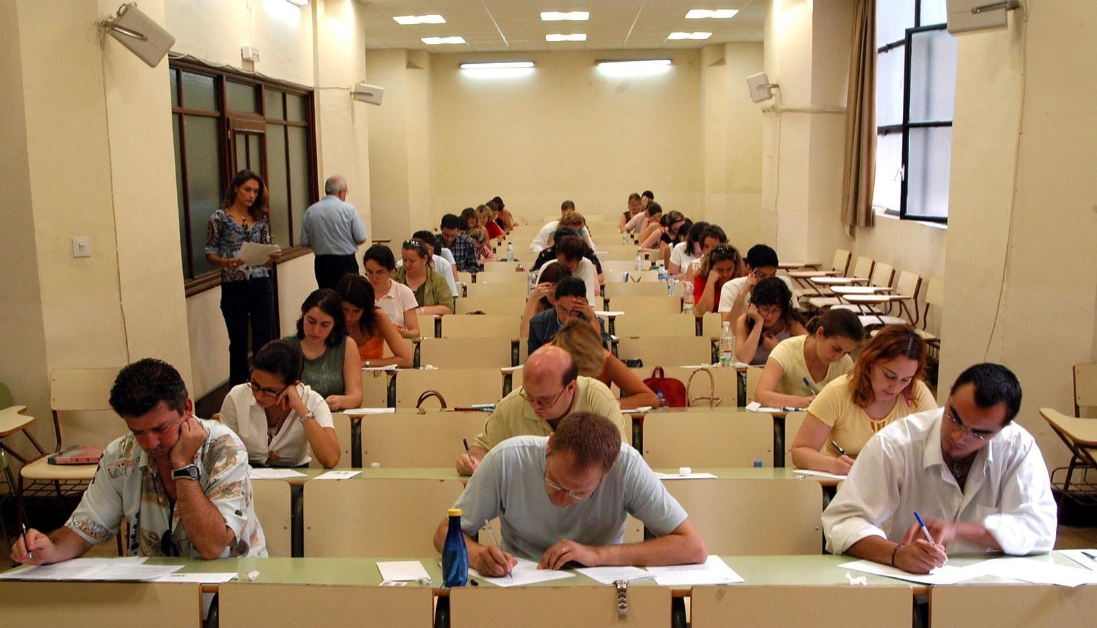 Examinandos de una convocatoria anterior de oposiciones a cuerpo de maestros.