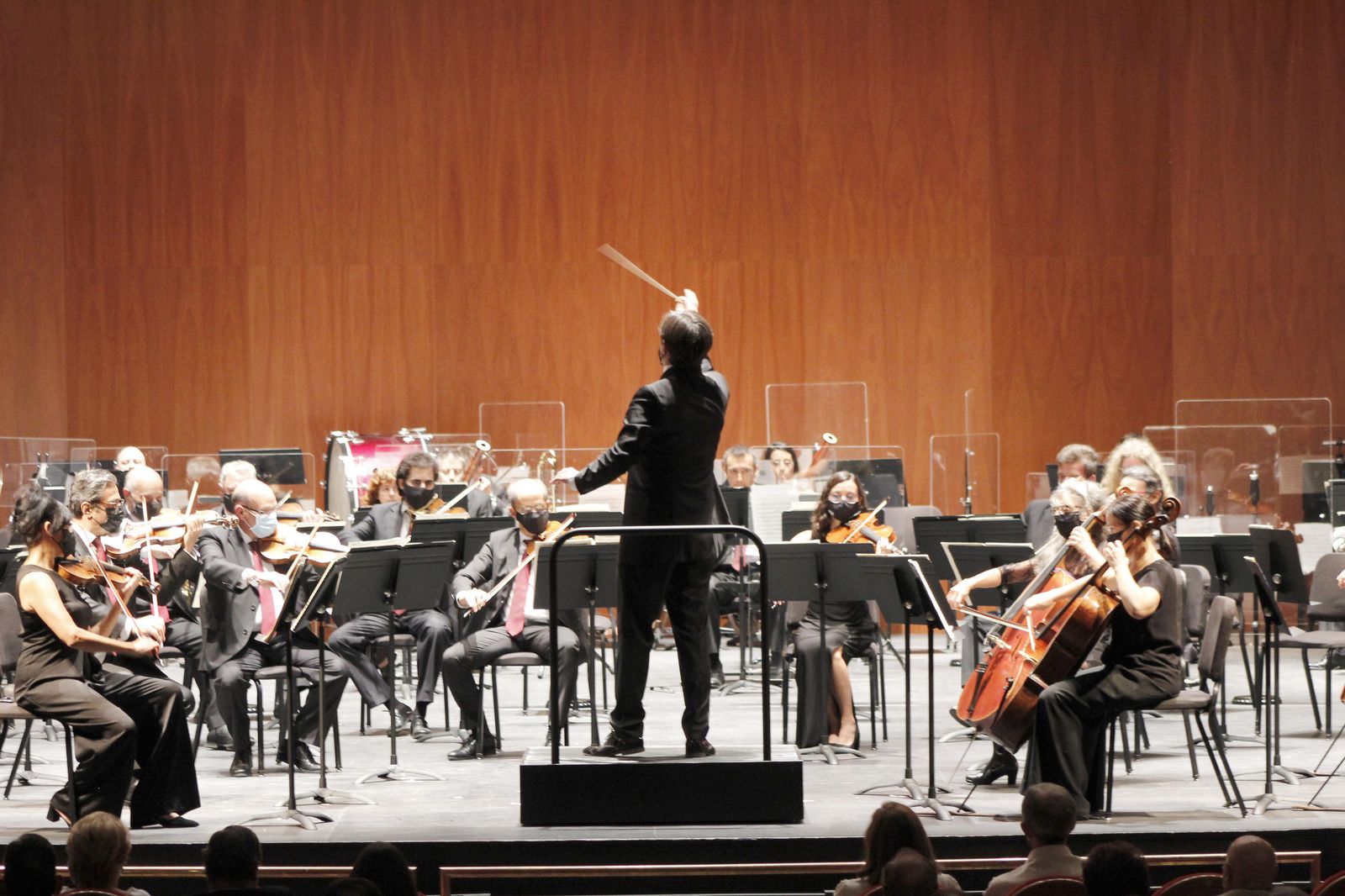 Domínguez-Nieto, al frente de la Orquesta en el primer concierto de la temporada.