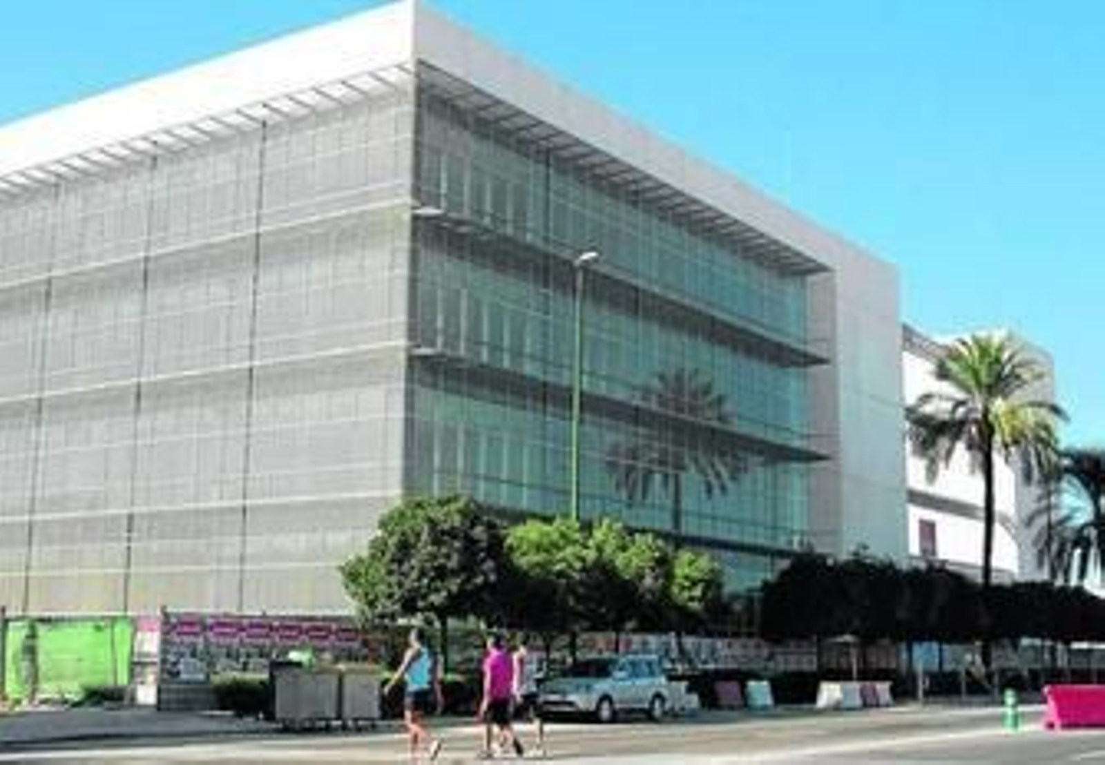 La comisaría de la Ranilla, ayer, vista desde la ronda del Tamarguillo.