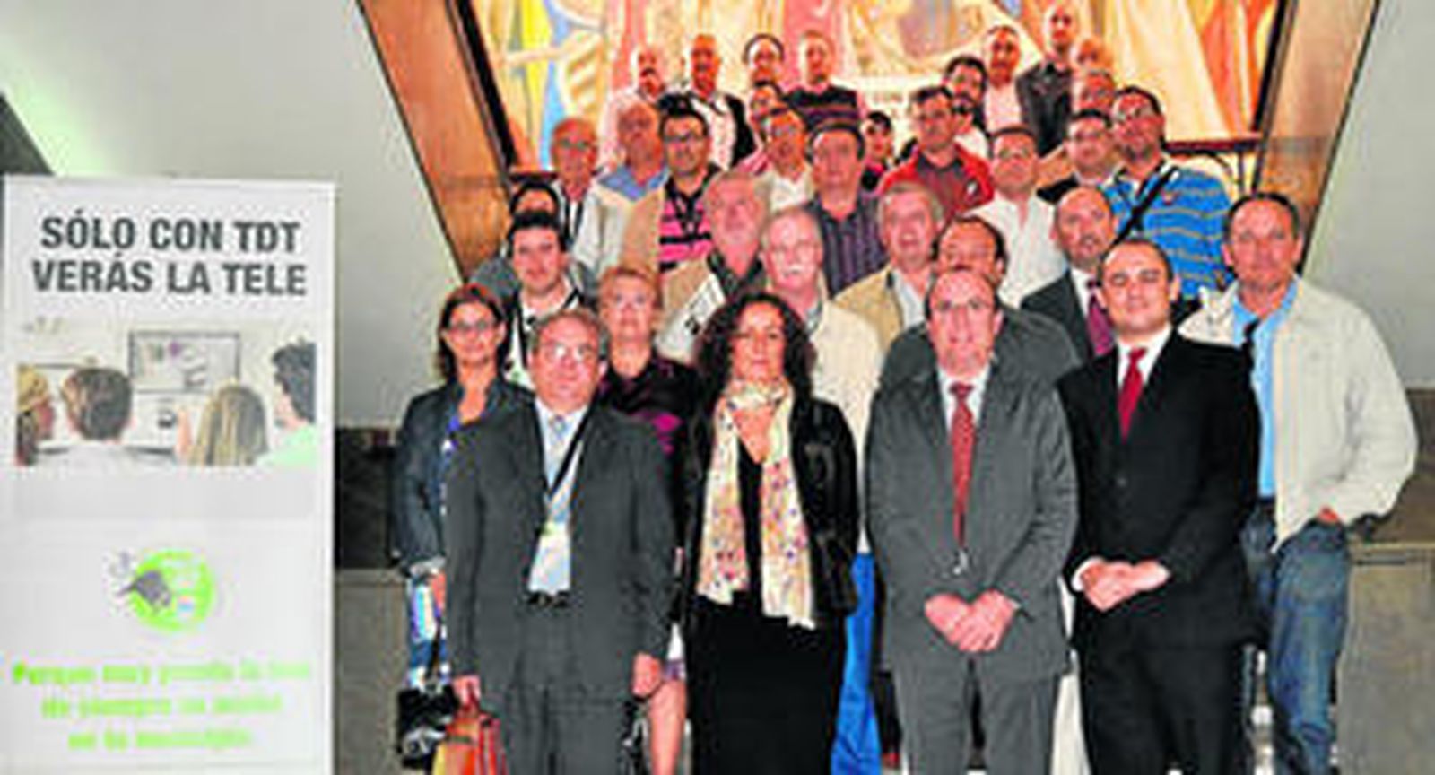 Heras, Rodríguez y León junto a los alcaldes de los municipios beneficiarios tras la reunión ayer en la Subdelegación del Gobierno.