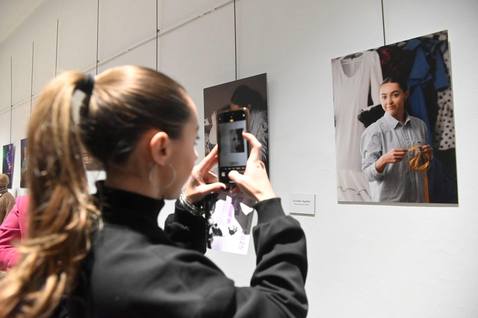Las imágenes de la exposición 'Mujeres que inspiran' en Córdoba