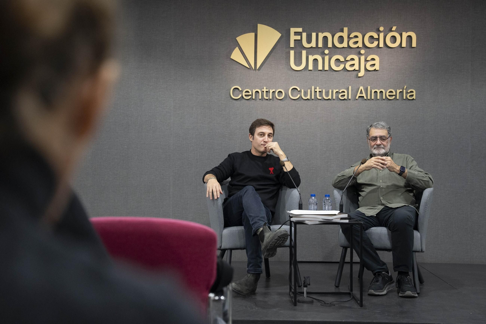 “Cuando las imágenes pierden su cuerpo”: Un diálogo entre Sema D’Acosta y Joan Fontcuberta sobre materia, memoria y la transformación posfotográfica